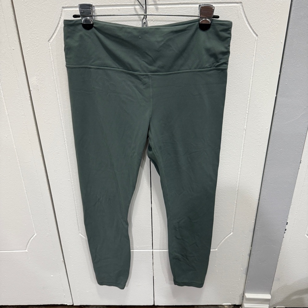 Athleta Green High Rise Cropped Leggings